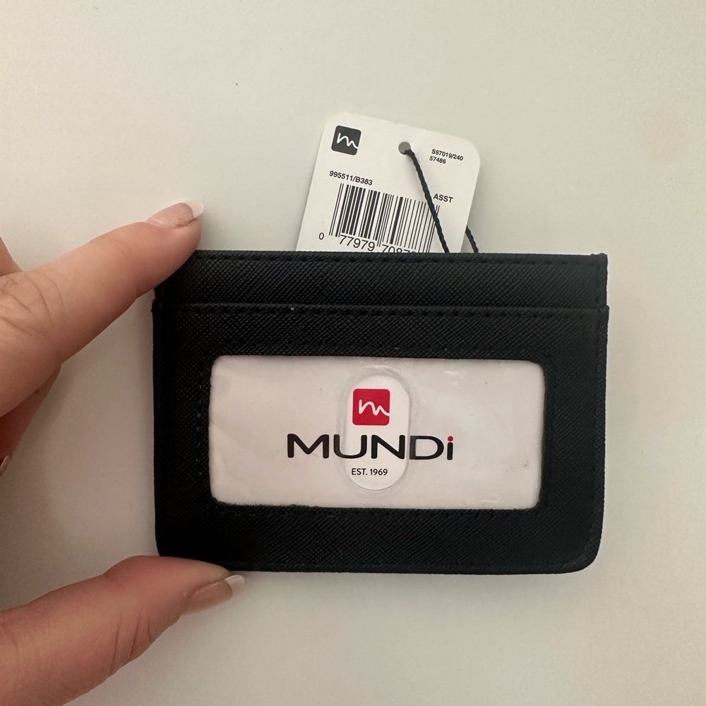 BNWT Mundi card holder